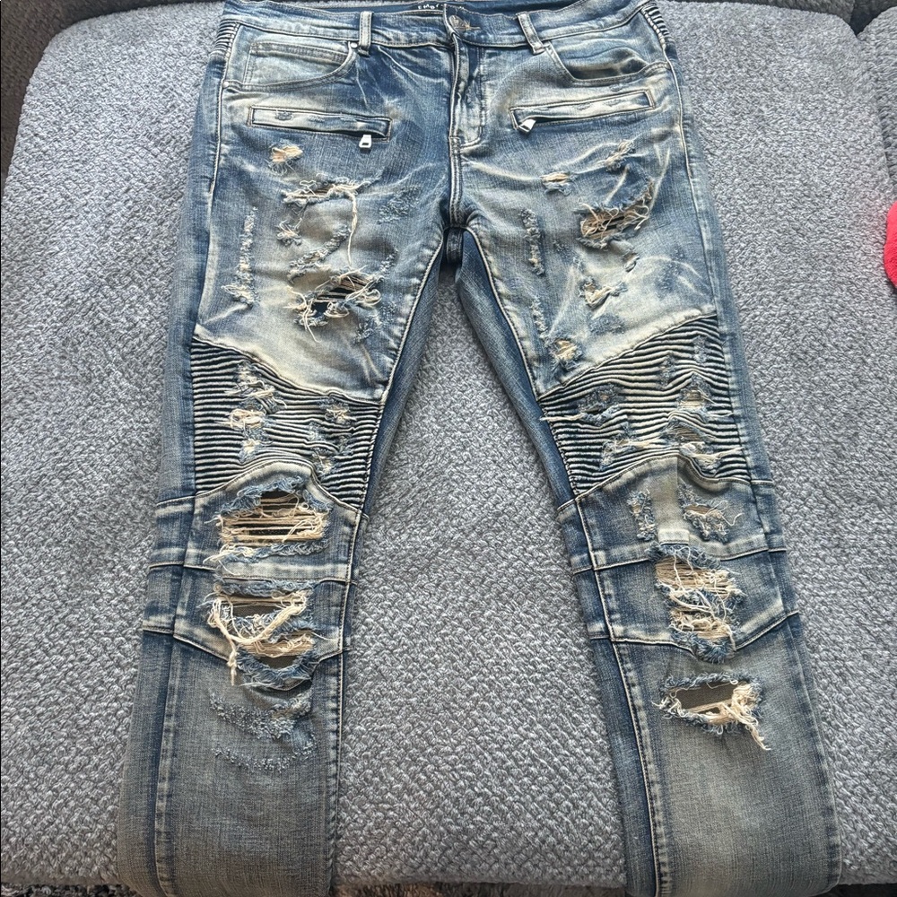 Men’s ripped jeans
